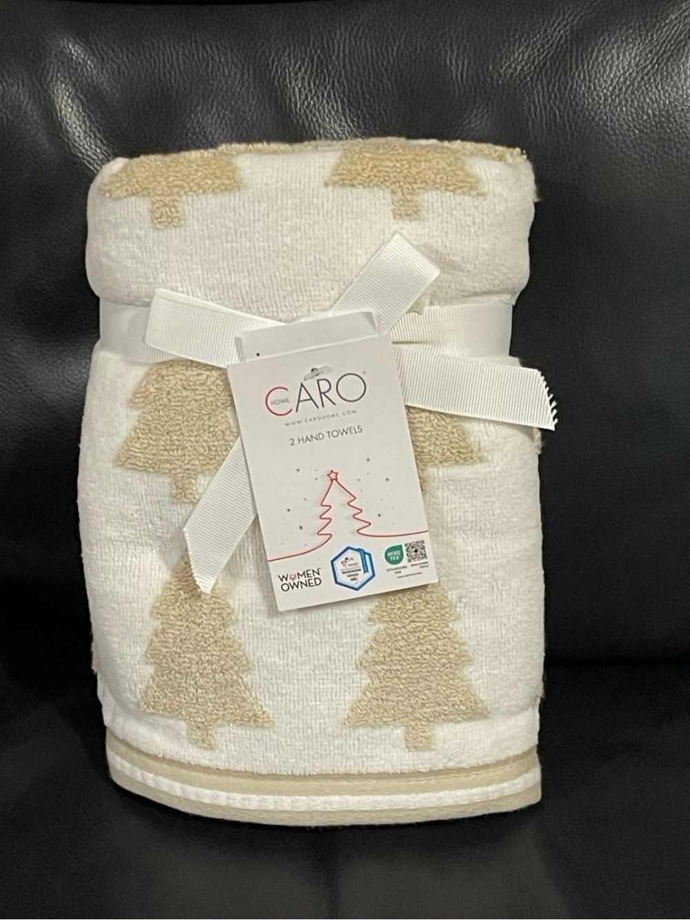 CARO HOME, Christmas Tree Hand Towels, Set of 2 - Christmas Trees Hand Towels